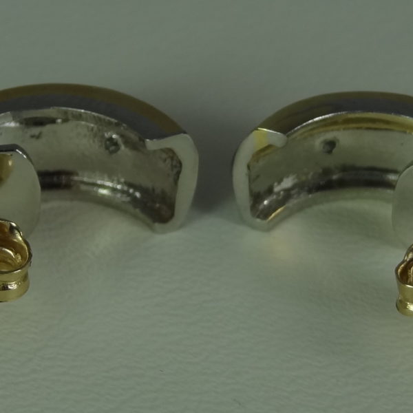 Kolczyki wykonane z platyny i złota